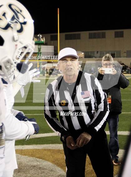 Thumbnail 2 in De La Salle vs. St. John Bosco (CIF State Open Division Final) photogallery.