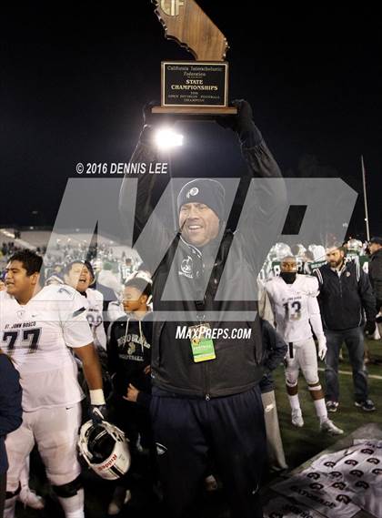Thumbnail 3 in De La Salle vs. St. John Bosco (CIF State Open Division Final) photogallery.