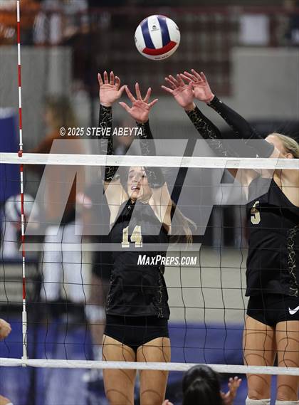 Thumbnail 2 in Battle Mountain vs. Mead (CHSAA 4A First Round) photogallery.