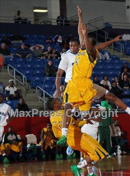 Thumbnail 3 in Madison @ Seguin (Thanksgiving Hoopfest) photogallery.