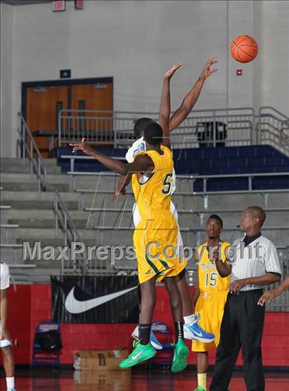 Thumbnail 3 in Madison @ Seguin (Thanksgiving Hoopfest) photogallery.
