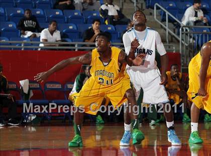 Thumbnail 1 in Madison @ Seguin (Thanksgiving Hoopfest) photogallery.