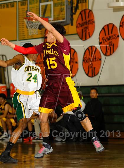 Thumbnail 3 in Sun Valley vs. Canyon (Canyon Classic) photogallery.
