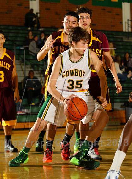 Thumbnail 2 in Sun Valley vs. Canyon (Canyon Classic) photogallery.