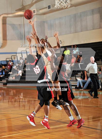 Thumbnail 2 in Shaker Heights vs Zephyrhills (Nature Coast Holiday Tournament) photogallery.