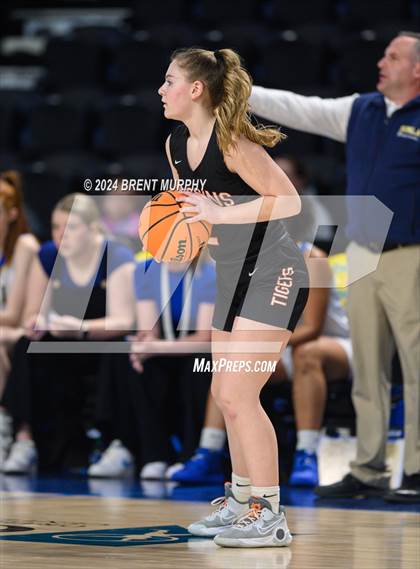 Thumbnail 1 in Wiggins vs. Simla (CHSAA 2A Third Place) photogallery.