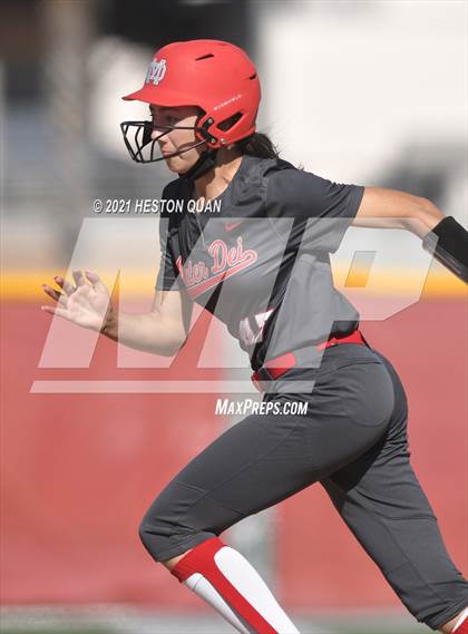 Thumbnail 3 in Mater Dei @ Orange Lutheran photogallery.
