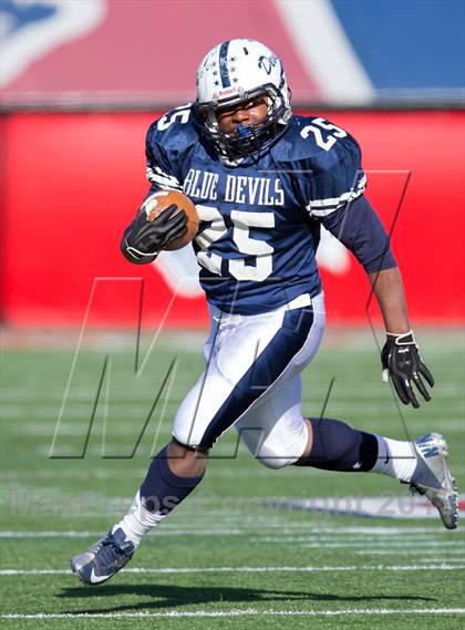 Thumbnail 1 in Lawrence vs. Huntington (Long Island Class III Final) photogallery.