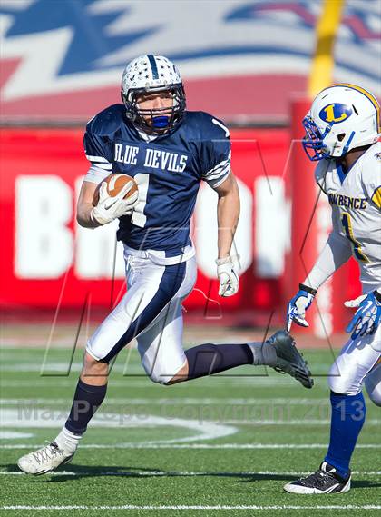 Thumbnail 2 in Lawrence vs. Huntington (Long Island Class III Final) photogallery.