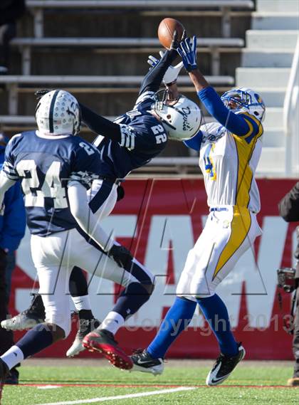 Thumbnail 2 in Lawrence vs. Huntington (Long Island Class III Final) photogallery.