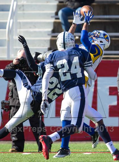 Thumbnail 3 in Lawrence vs. Huntington (Long Island Class III Final) photogallery.