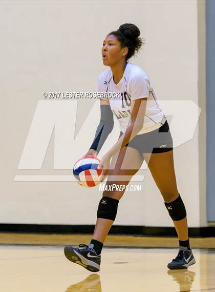 Thumbnail 3 in Clark vs. Smithson Valley (UIL 6A Bi-District Playoffs) photogallery.