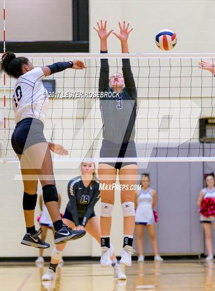 Thumbnail 3 in Clark vs. Smithson Valley (UIL 6A Bi-District Playoffs) photogallery.