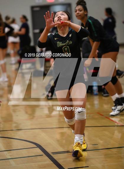 Thumbnail 2 in Vanden vs. Lincoln (Stockton Classic) photogallery.