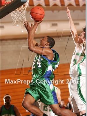 Thumbnail 3 in Santa Maria St. Joseph vs. Highland (Torrey Pines Holiday Classic) photogallery.