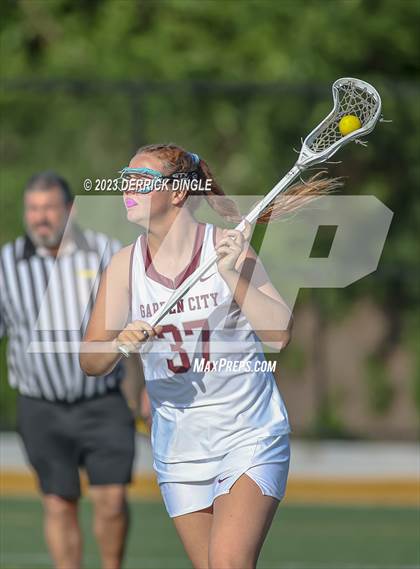 Thumbnail 3 in Garden City vs. Mepham (Class B Semifinal) photogallery.