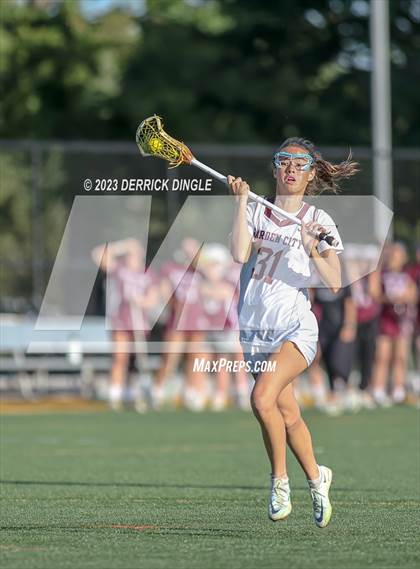 Thumbnail 1 in Garden City vs. Mepham (Class B Semifinal) photogallery.