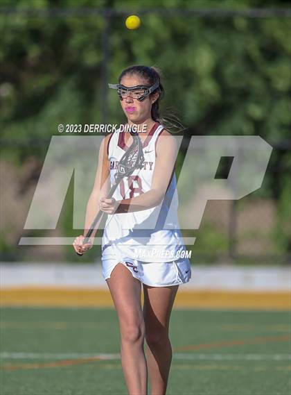 Thumbnail 1 in Garden City vs. Mepham (Class B Semifinal) photogallery.