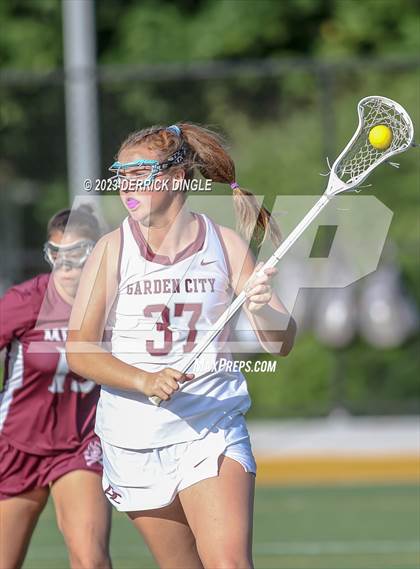 Thumbnail 1 in Garden City vs. Mepham (Class B Semifinal) photogallery.