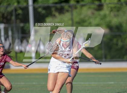 Thumbnail 1 in Garden City vs. Mepham (Class B Semifinal) photogallery.
