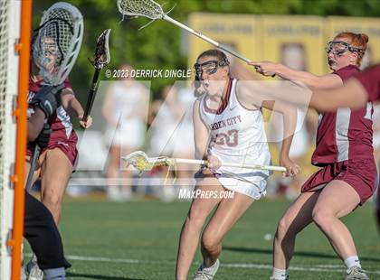 Thumbnail 1 in Garden City vs. Mepham (Class B Semifinal) photogallery.