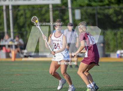 Thumbnail 3 in Garden City vs. Mepham (Class B Semifinal) photogallery.