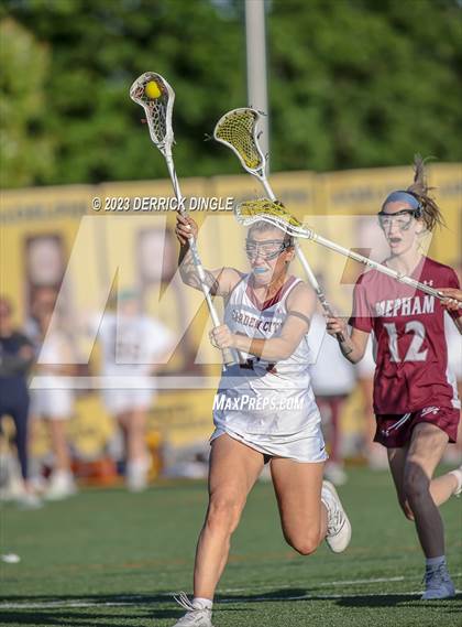 Thumbnail 1 in Garden City vs. Mepham (Class B Semifinal) photogallery.