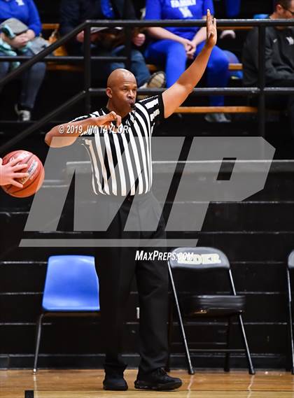 Thumbnail 1 in Van Alstyne vs Quanah (Fantasy of Lights tournament) photogallery.