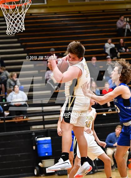 Thumbnail 2 in Van Alstyne vs Quanah (Fantasy of Lights tournament) photogallery.