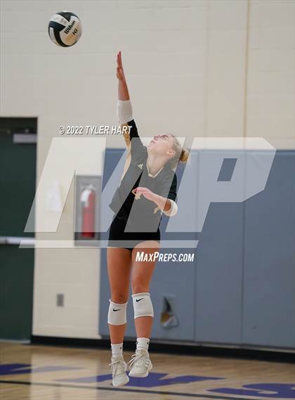 Thumbnail 1 in Penn vs Yorktown (Brownsburg Invite) photogallery.