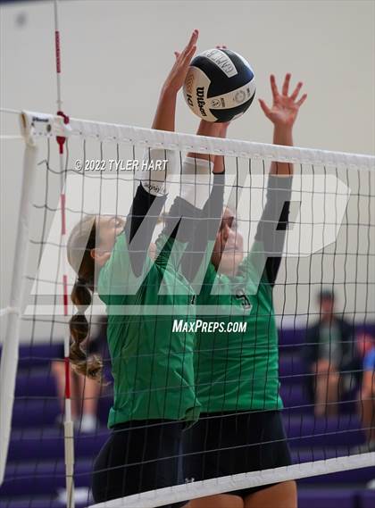 Thumbnail 1 in Penn vs Yorktown (Brownsburg Invite) photogallery.