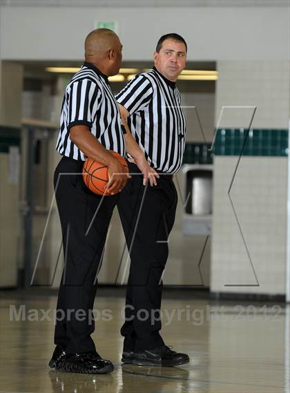 Thumbnail 1 in Dorsey vs. Rainier Beach (MaxPreps Holiday Classic) photogallery.
