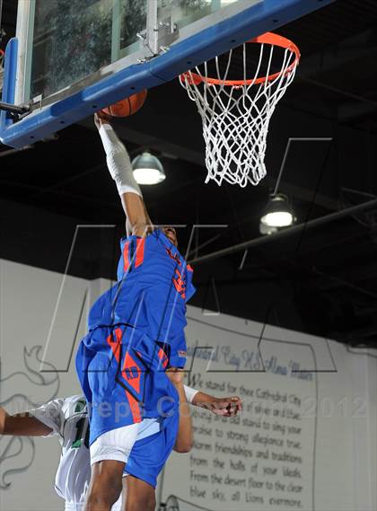 Thumbnail 1 in Dorsey vs. Rainier Beach (MaxPreps Holiday Classic) photogallery.