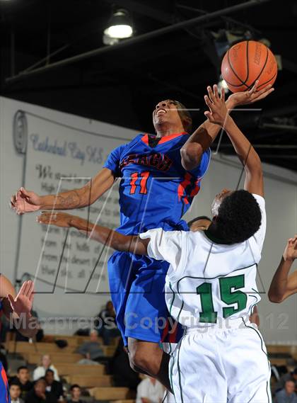 Thumbnail 3 in Dorsey vs. Rainier Beach (MaxPreps Holiday Classic) photogallery.