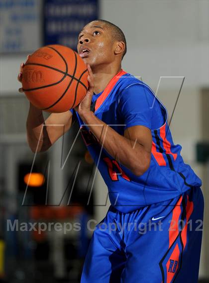 Thumbnail 1 in Dorsey vs. Rainier Beach (MaxPreps Holiday Classic) photogallery.