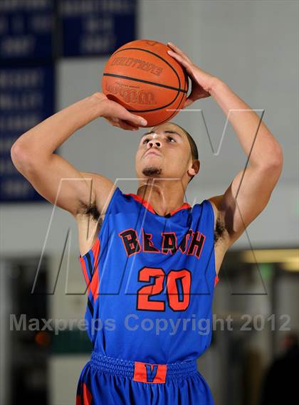 Thumbnail 1 in Dorsey vs. Rainier Beach (MaxPreps Holiday Classic) photogallery.
