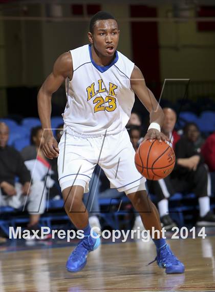 Thumbnail 3 in Tuckahoe vs Martin Luther King, Jr. (Section 1 Class D Semifinal) photogallery.