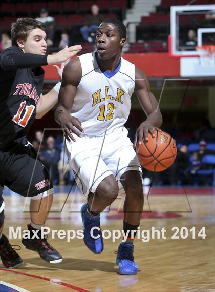Thumbnail 1 in Tuckahoe vs Martin Luther King, Jr. (Section 1 Class D Semifinal) photogallery.