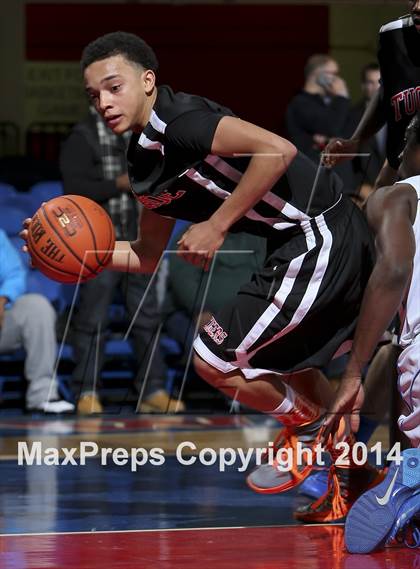 Thumbnail 3 in Tuckahoe vs Martin Luther King, Jr. (Section 1 Class D Semifinal) photogallery.