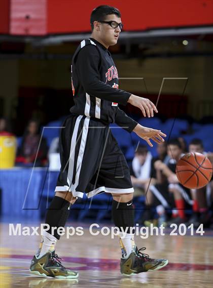 Thumbnail 1 in Tuckahoe vs Martin Luther King, Jr. (Section 1 Class D Semifinal) photogallery.