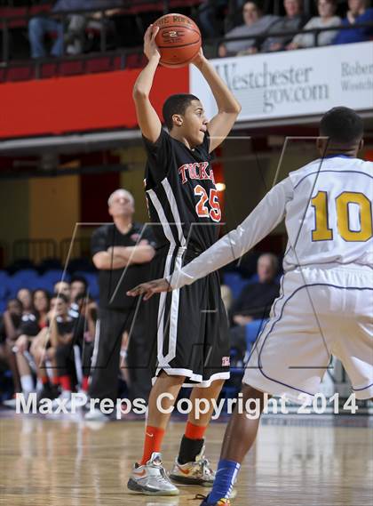 Thumbnail 2 in Tuckahoe vs Martin Luther King, Jr. (Section 1 Class D Semifinal) photogallery.