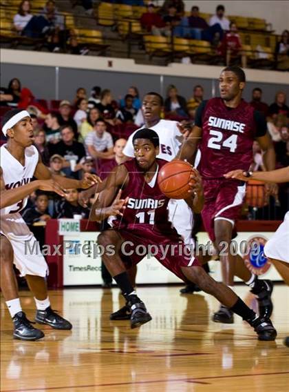 Thumbnail 2 in Sunrise Christian Academy vs. Mansfield Timberview (Fantasy of Lights D1 Championship) photogallery.