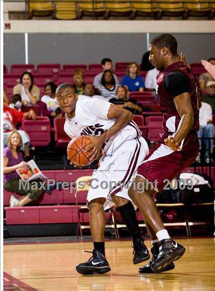 Thumbnail 2 in Sunrise Christian Academy vs. Mansfield Timberview (Fantasy of Lights D1 Championship) photogallery.
