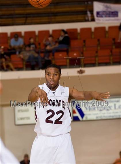 Thumbnail 2 in Sunrise Christian Academy vs. Mansfield Timberview (Fantasy of Lights D1 Championship) photogallery.