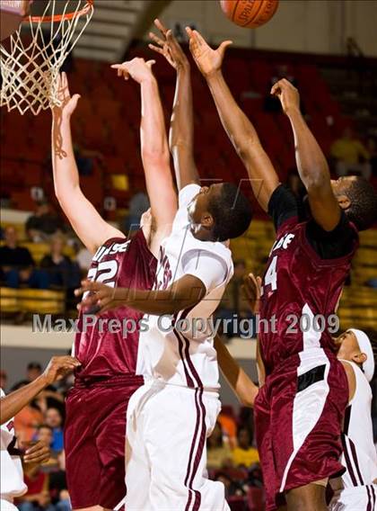 Thumbnail 2 in Sunrise Christian Academy vs. Mansfield Timberview (Fantasy of Lights D1 Championship) photogallery.