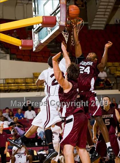 Thumbnail 2 in Sunrise Christian Academy vs. Mansfield Timberview (Fantasy of Lights D1 Championship) photogallery.