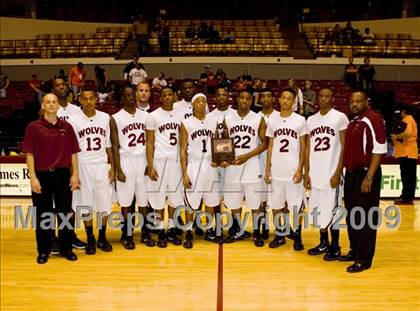 Thumbnail 2 in Sunrise Christian Academy vs. Mansfield Timberview (Fantasy of Lights D1 Championship) photogallery.
