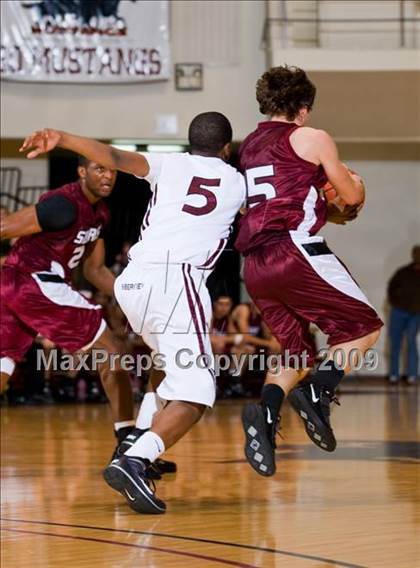 Thumbnail 2 in Sunrise Christian Academy vs. Mansfield Timberview (Fantasy of Lights D1 Championship) photogallery.