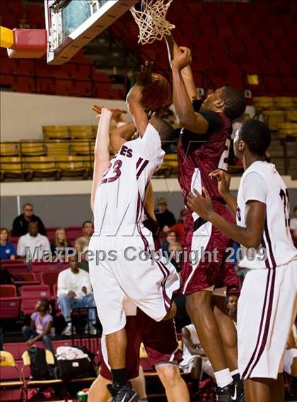 Thumbnail 3 in Sunrise Christian Academy vs. Mansfield Timberview (Fantasy of Lights D1 Championship) photogallery.