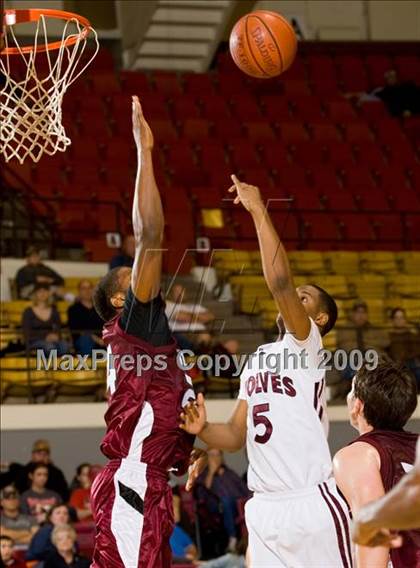 Thumbnail 3 in Sunrise Christian Academy vs. Mansfield Timberview (Fantasy of Lights D1 Championship) photogallery.
